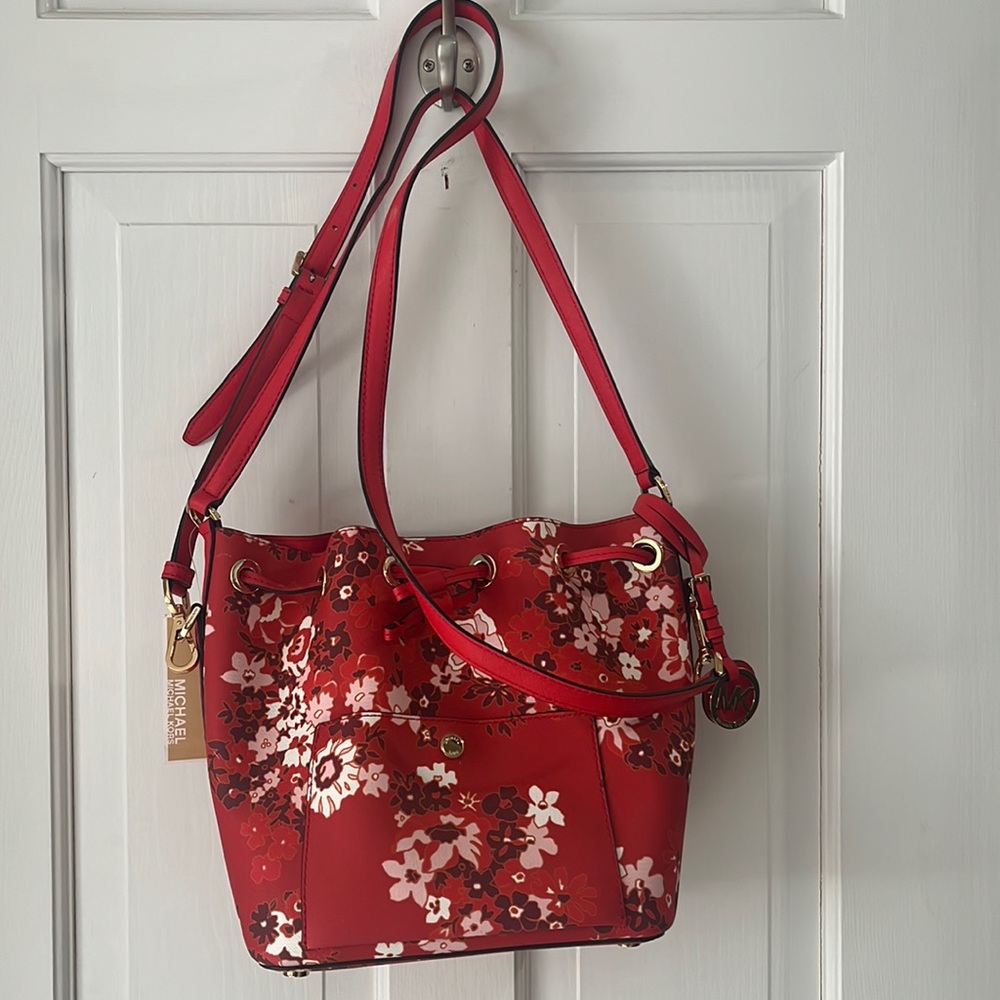 New, with tags MICHAEL Michael Kors bucket bag